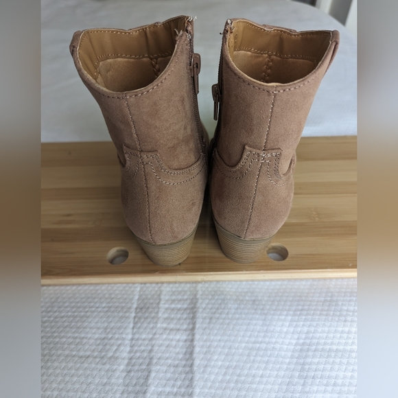 Qupid Austin Nights Embroidered Western Booties in Burlwood size 6 - Picture 5 of 7